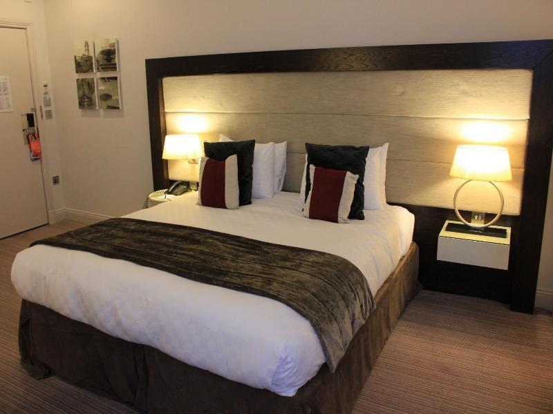 Thistle Holborn Отель Лондон