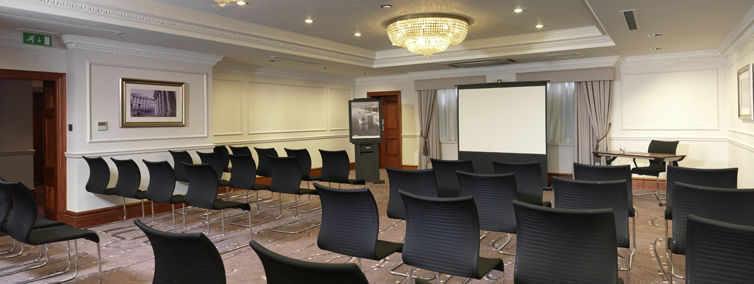 Thistle Holborn Отель Лондон