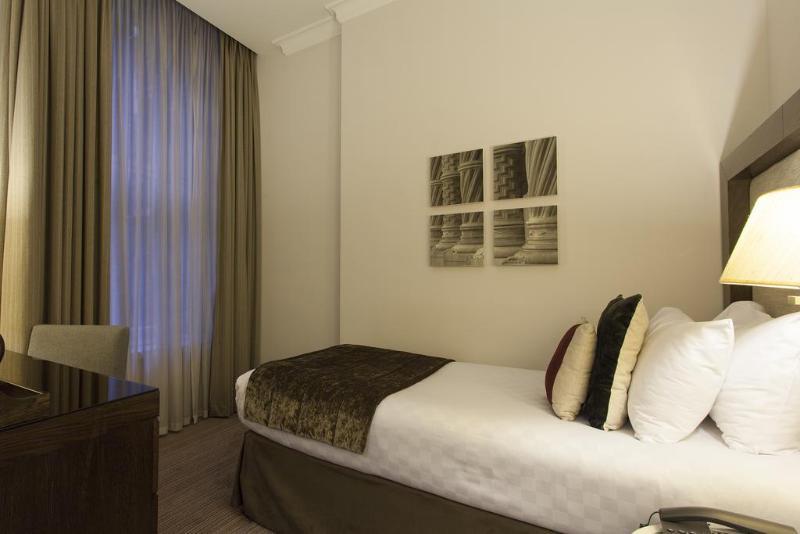 Thistle Holborn Отель